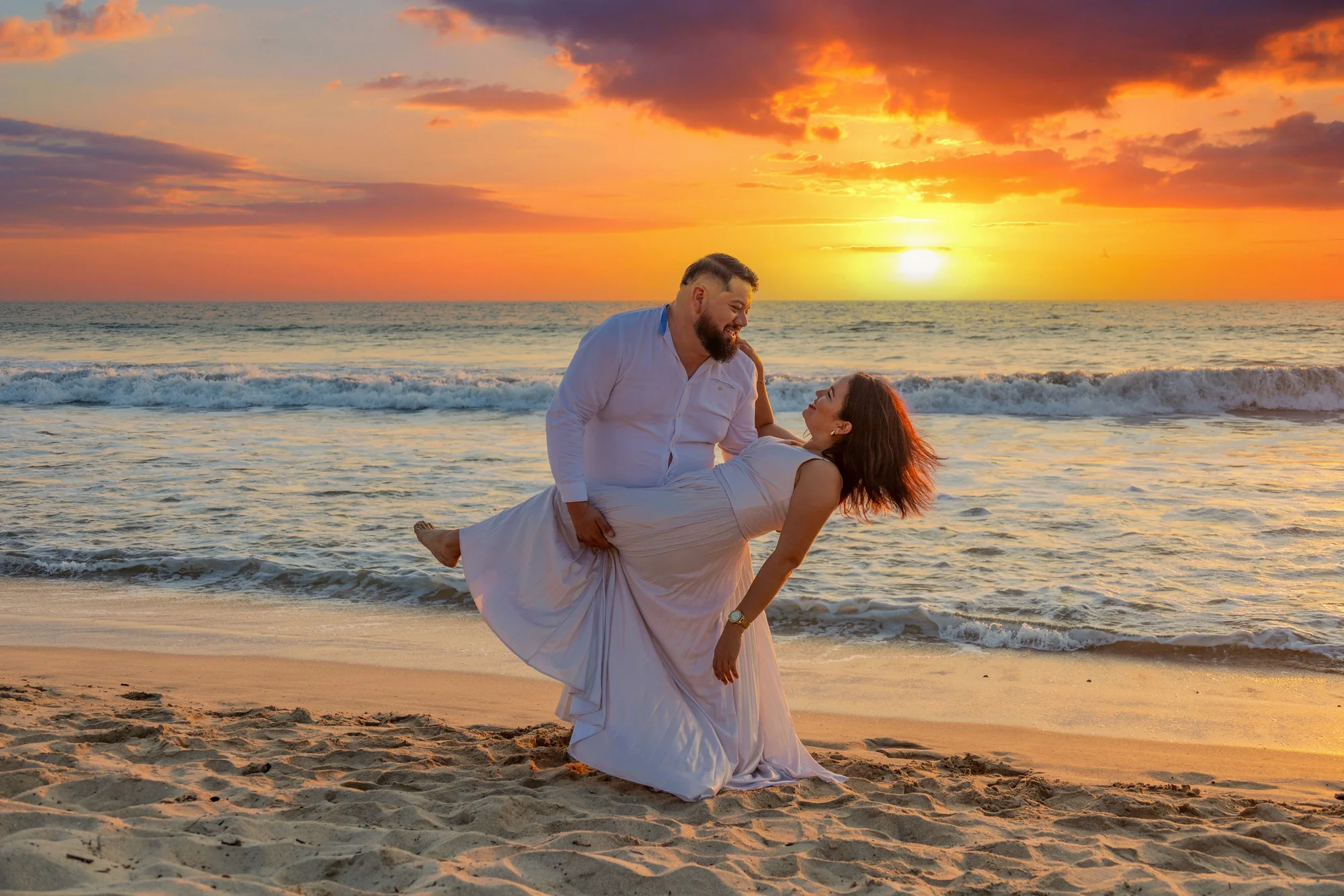 Pareja durante una sesión al atardecer en Puerto Vallarta